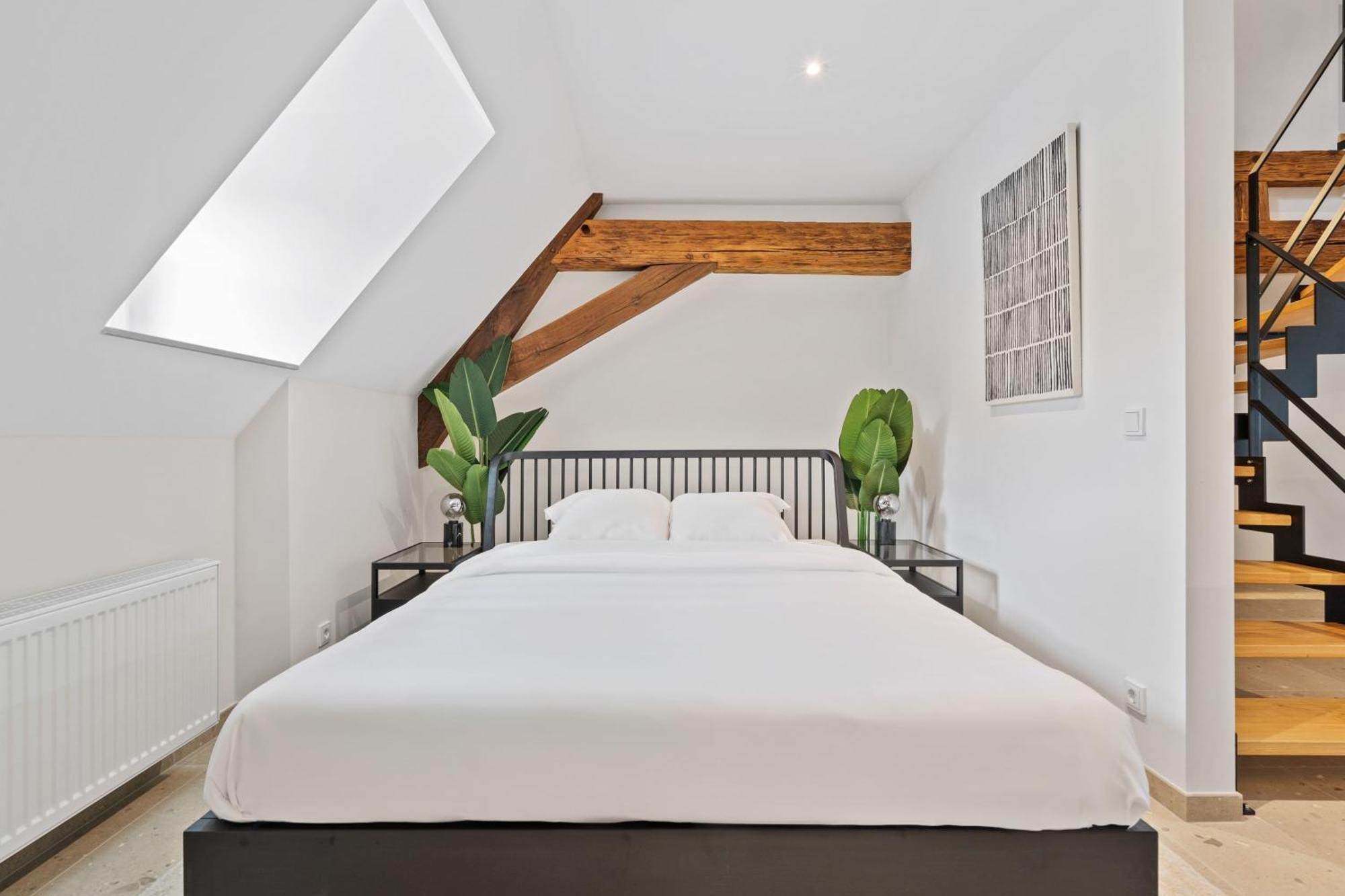 Elegant Clausen Apartment With King Bed & Wifi Люксембург Экстерьер фото