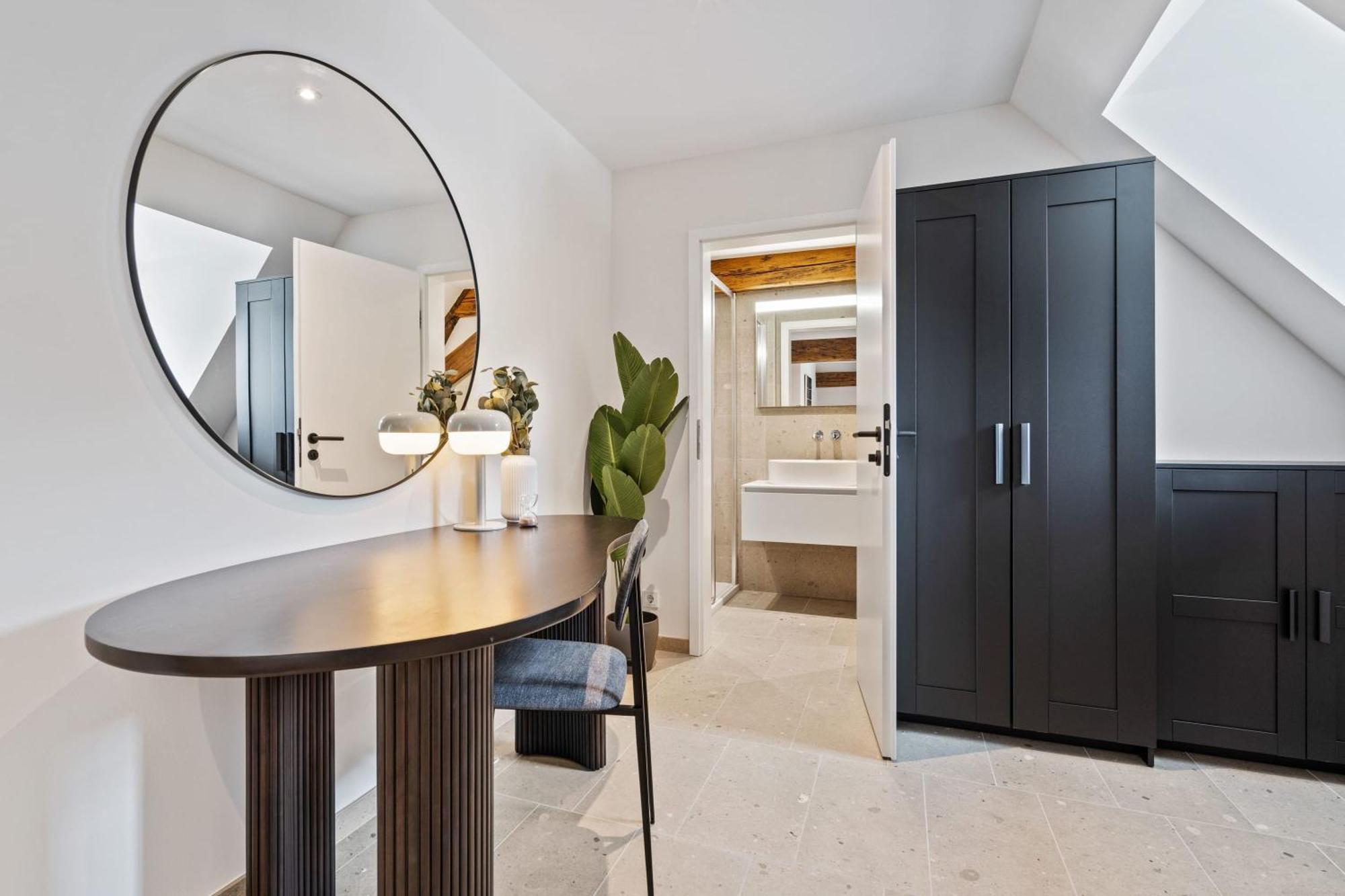 Elegant Clausen Apartment With King Bed & Wifi Люксембург Экстерьер фото