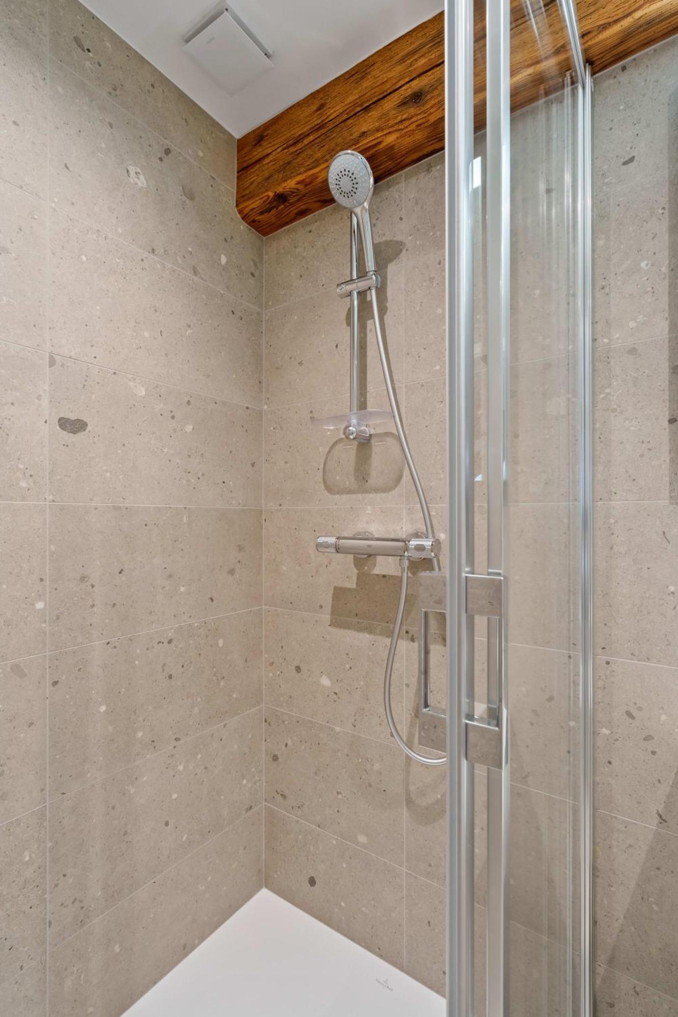 Elegant Clausen Apartment With King Bed & Wifi Люксембург Экстерьер фото