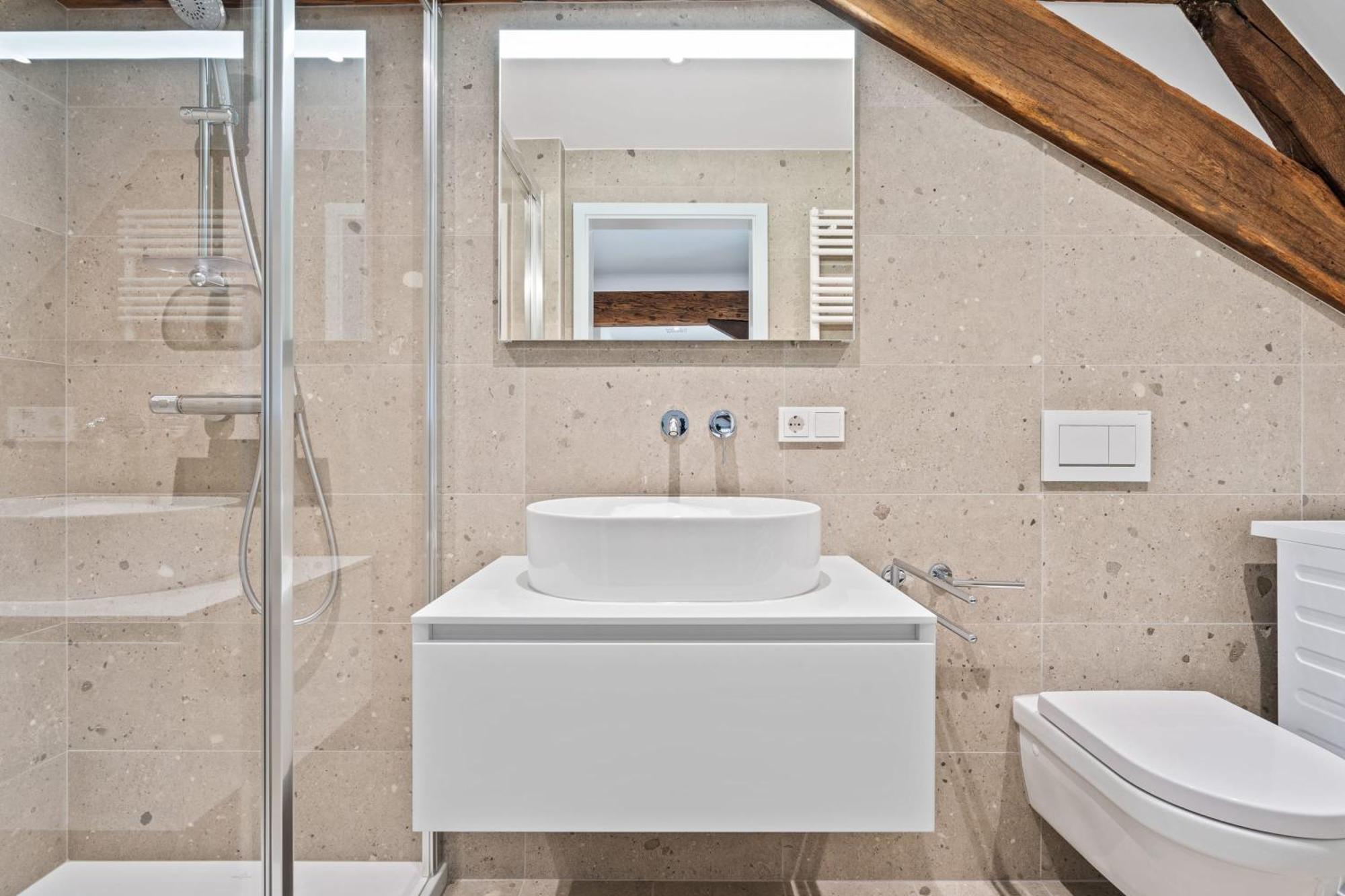 Elegant Clausen Apartment With King Bed & Wifi Люксембург Экстерьер фото